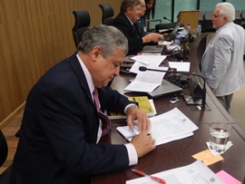 jose-tadeu-assina