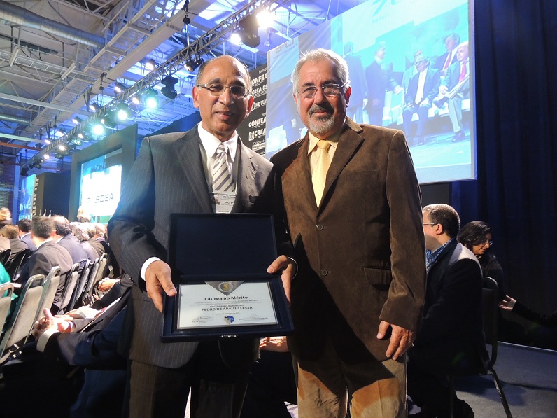 Pedro Lessa recebe medalha do mérito e participa de encontro com homenageados