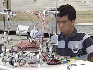 Estudante de engenharia elétrica da UFU cria impressora 3D