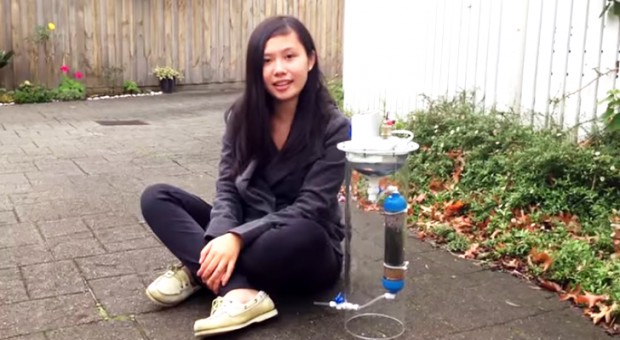 Garota de 17 anos inventa sistema portátil que limpa água e produz energia