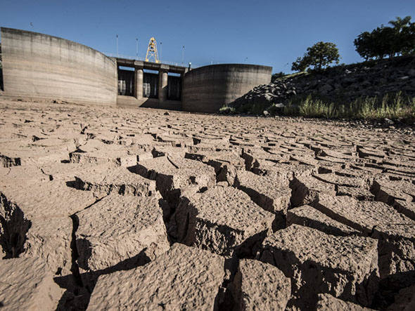 Problemas de engenharia influenciam na falta de água