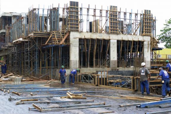 CNI diz que disposição do empresário da construção para investir é menor em 2015