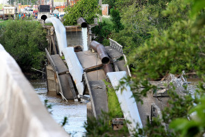 Queda de ponte do povoado Pedra Branca atingiu duas adutoras / Fotos: Victor Ribeiro/ASN