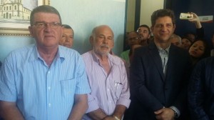 Da esquerda para direita: prefeito Carlo Magno; presidente do Crea-SE, Arício Resende e ex-deputado federal, Rogério Carvalho