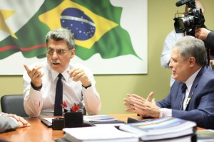 Presidente do Confea, eng. civ. José Tadeu, e o senador Romero Jucá (PMDB/RR)