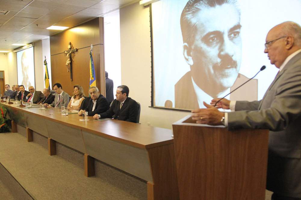 Arício Resende prestigia homenagens a Lourival Baptista no TCE