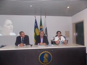 Defensor público, Raimundo Veiga; Presidente do Crea-SE, Arício Resende e a Vice-presidente da Pio Décimo, Emiralva da Cruz