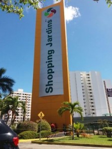 Peça caiu da torre de 20 metros, equivalente a altura de um prédio de sete andares