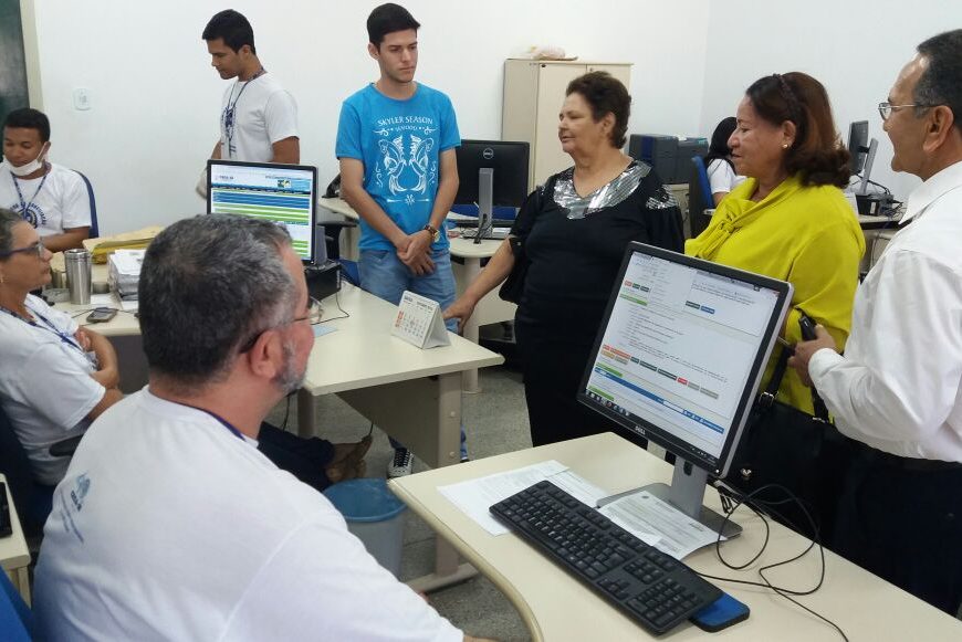 Funcionários da antiga inspetoria visitam instalações  do Crea-SE