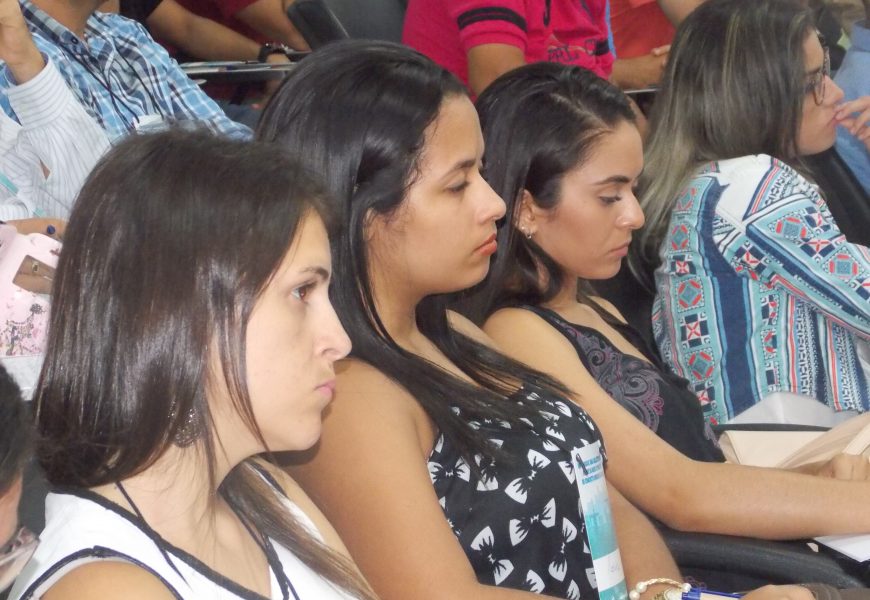 Seminário sobre obras em estrutura de concreto e de aço atrai acadêmicos