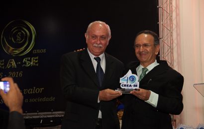 Primeiros servidores recebem homenagem especial do Crea-SE