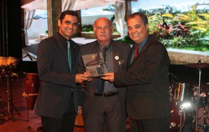 Presidente do Crea-SE é homenageado com o ‘Troféu Governador Marcelo Déda’