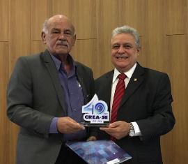 Crea-SE homenageia presidente do Confea, José Tadeu