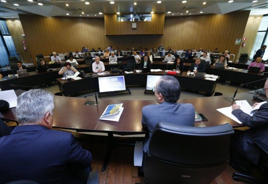 Comissão do Crea-SE participa de Seminário preparatório para o processo eleitoral