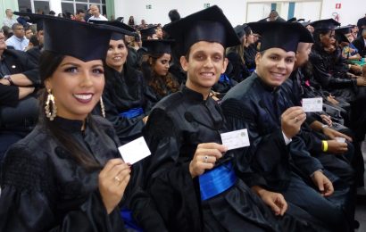 Crea-SE  entrega Carteiras de Autorização para Registro Profissional aos formandos de Engenharia de Produção da Fanese