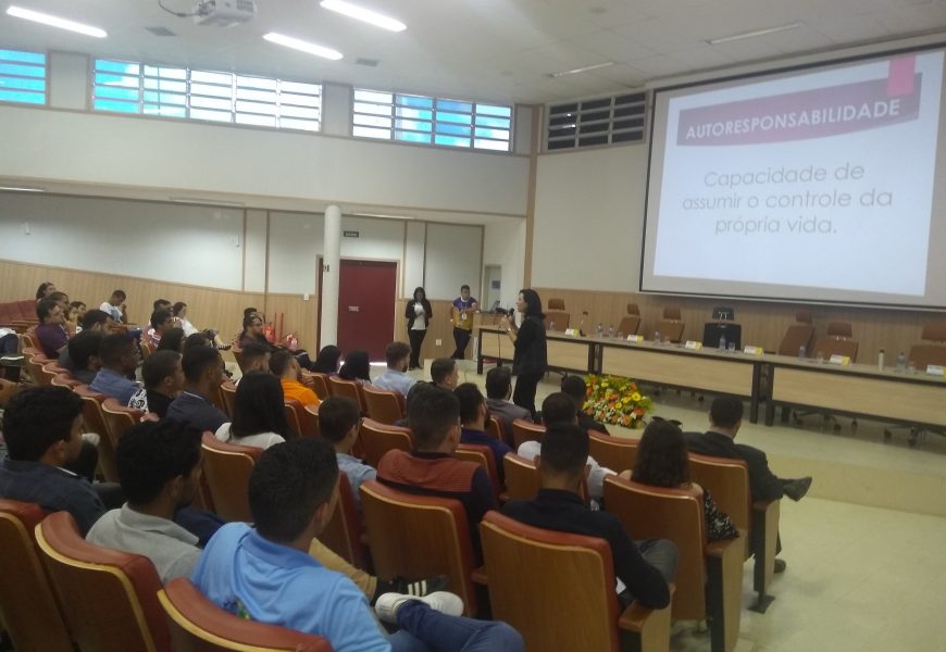 CreaJr-SE abre espaço para debate e reflexão sobre a Indústria 4.0 e o mercado de trabalho CreaJr-SE abre espaço para debate e reflexão sobre a Indústria 4.0 e o mercado de trabalho