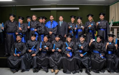 Recém-formados em Engenharia Elétrica recebem carteiras do Crea-SE