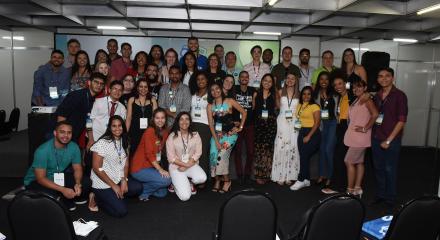 Estudantes e professores visitam estandes e conhecem trabalhos científicos do Contecc