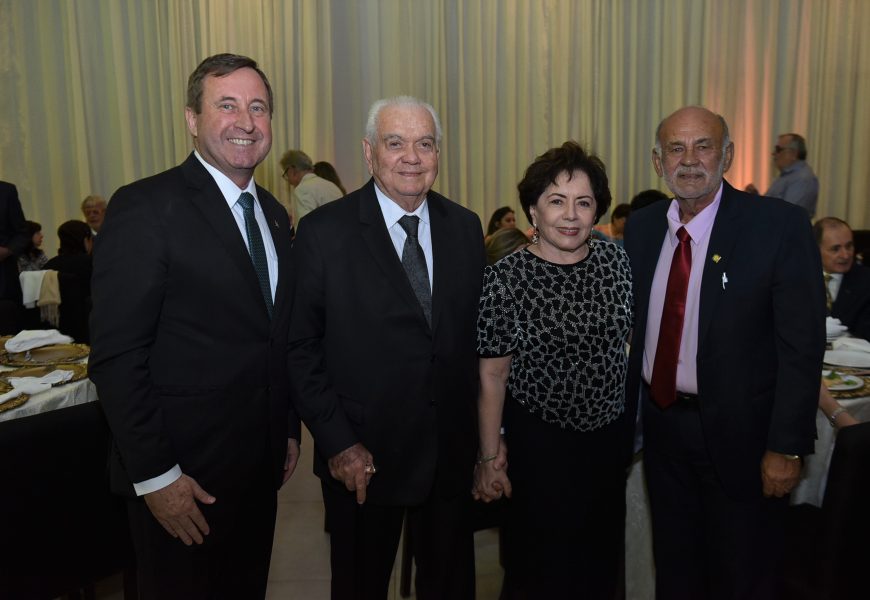 Jantar reúne lideranças e homenageados pelo Sistema Confea/Crea