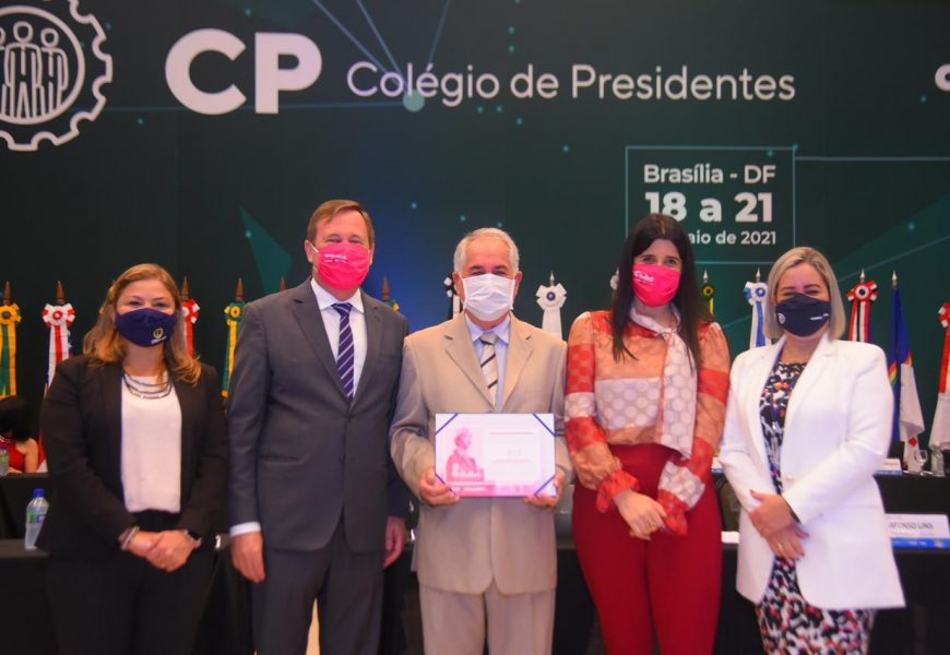 Crea-SE recebe certificado pela implantação do Programa Mulher
